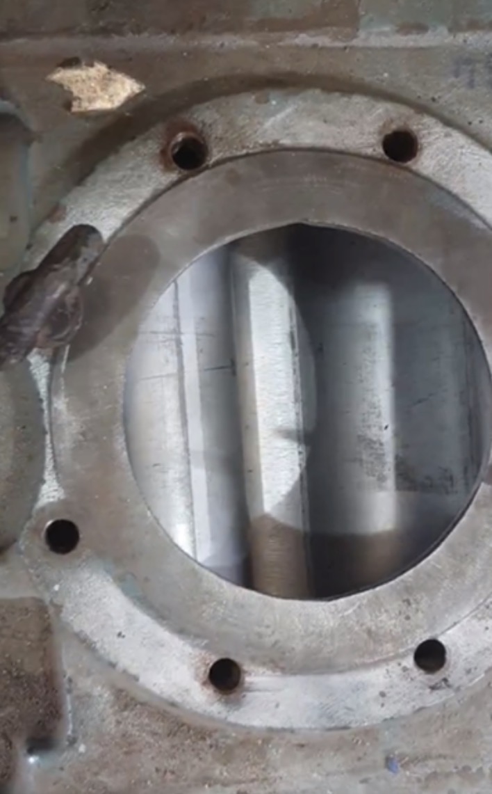 Trục cong gây tiếng ồn trên máy thổi khí